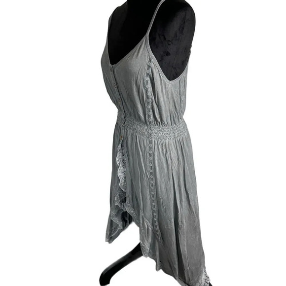 POL‎ Acid Wash High Low Smocked Waist Tunic Tank with Lace - Picture 3 of 6